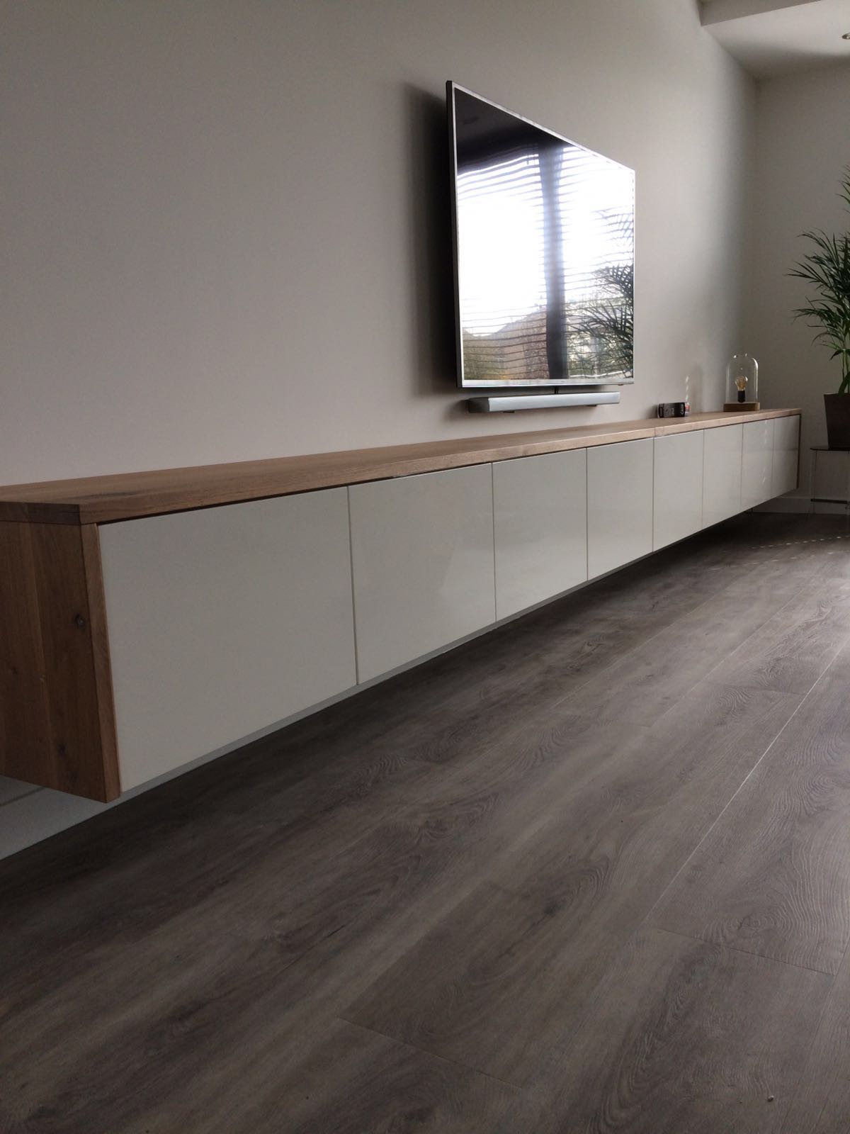 Je zal beter worden brand Het apparaat Zwevend TV-meubel - P.J. van der Vegt